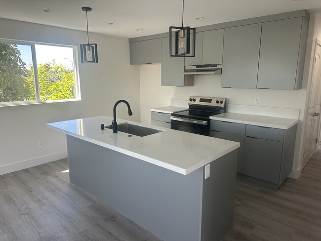 Building Photo - Reddy Gardena Properties