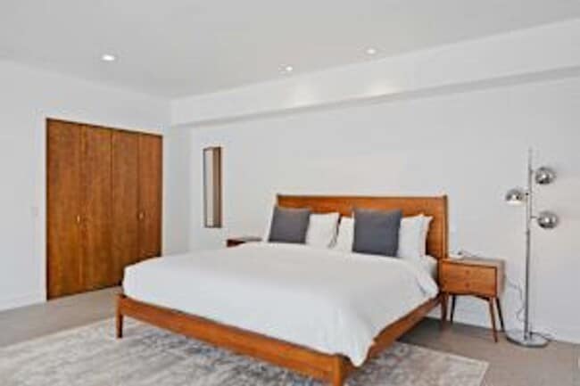 Building Photo - 5 bedroom 5 bath Available for Short Term ...