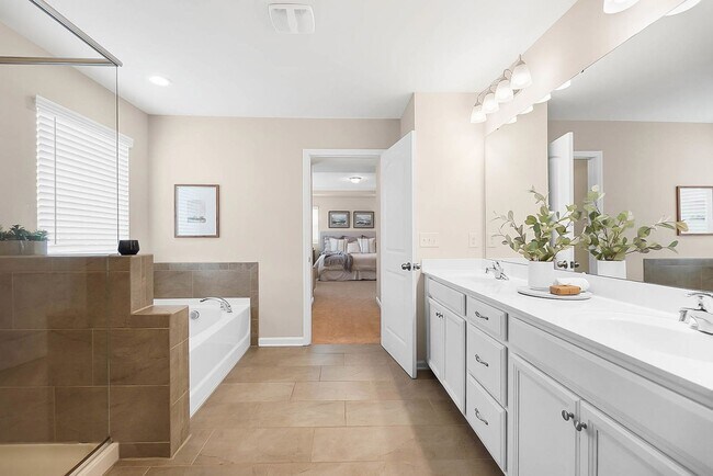 Building Photo - Beautiful Five Bedroom Home in Indian Trail!