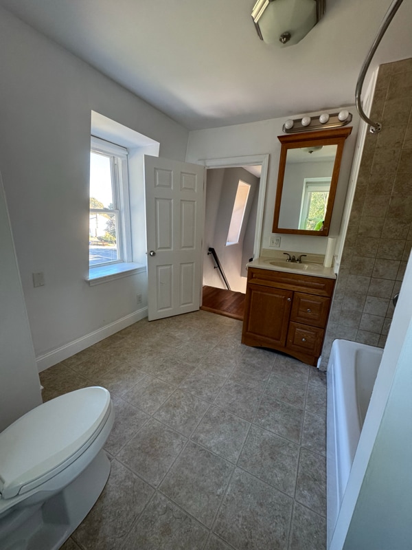 Building Photo - 1104 Pleasant St