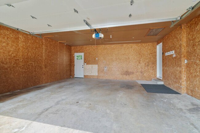 Building Photo - 2598 Parkwood Dr