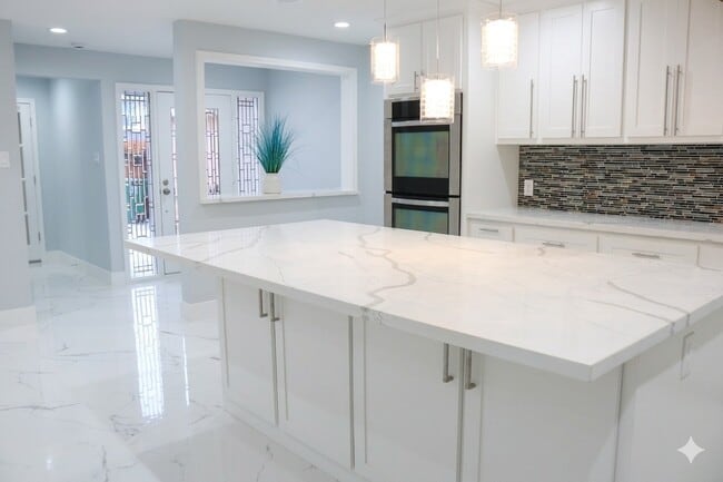 Building Photo - 10323 Bridgeland Ln