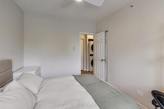 Building Photo - 600 N La Grange Rd