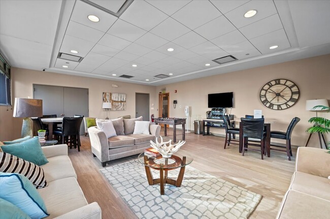 Building Photo - 127 Greyrock Pl