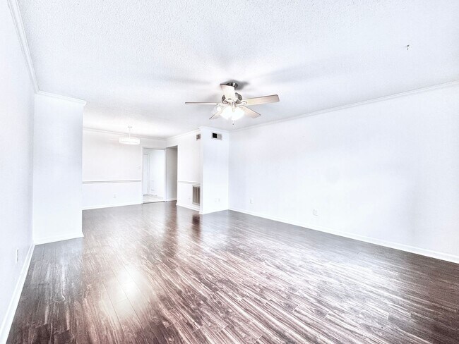 Building Photo - Spacious 2 Bed/2 Bathroom Condo in Bocage – Walk to Towne Center & Whole Foods!