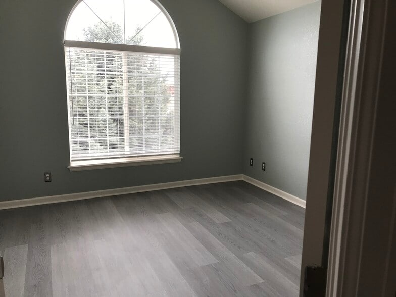 Bedroom - 960 W 112th Ave