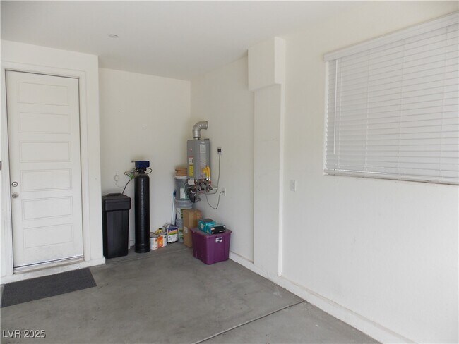 Building Photo - 160 Lilt Ave