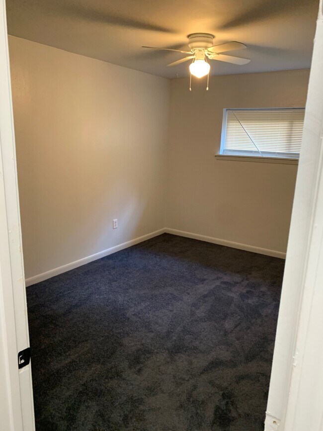 Building Photo - 2744 Miles Cir