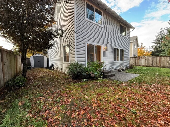 Building Photo - 3 Bedroom DuPont Home for Rent