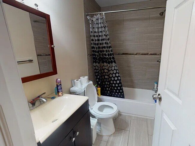 Building Photo - 623 S 42nd St