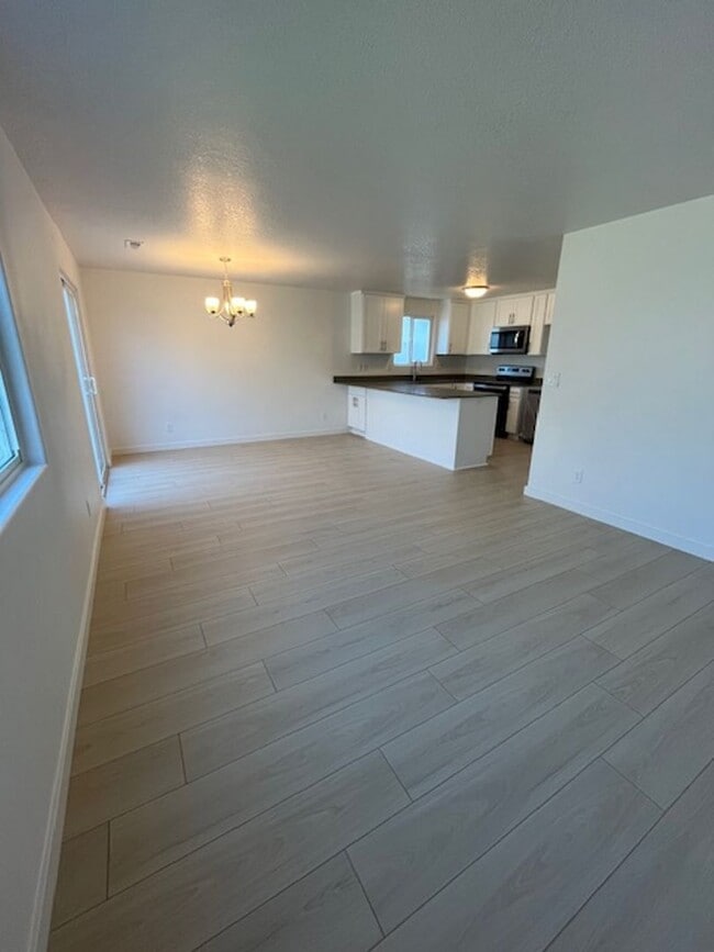 Building Photo - 3 Bedroom 2 Bath Forest Grove OR