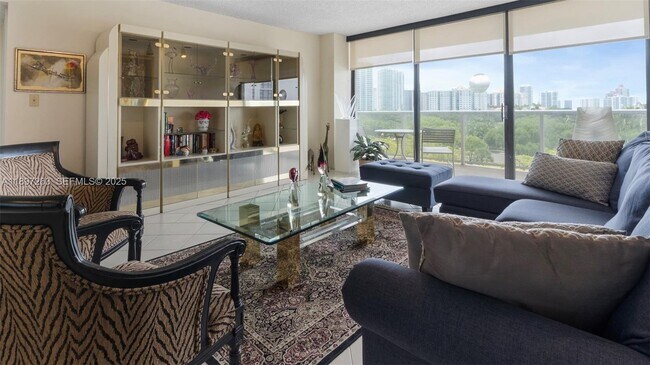 Building Photo - 3701 N Country Club Dr