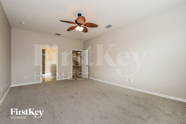 Building Photo - 2717 SW 18th Ave