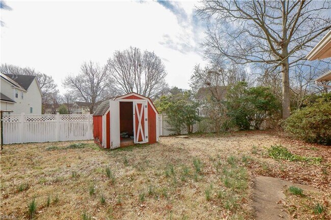 Building Photo - Hampton Duplex 2bed 1 bath