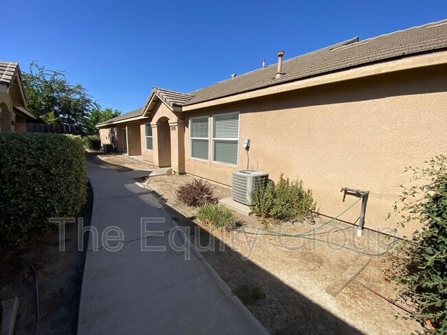 Building Photo - 2109 Bella Oaks Dr