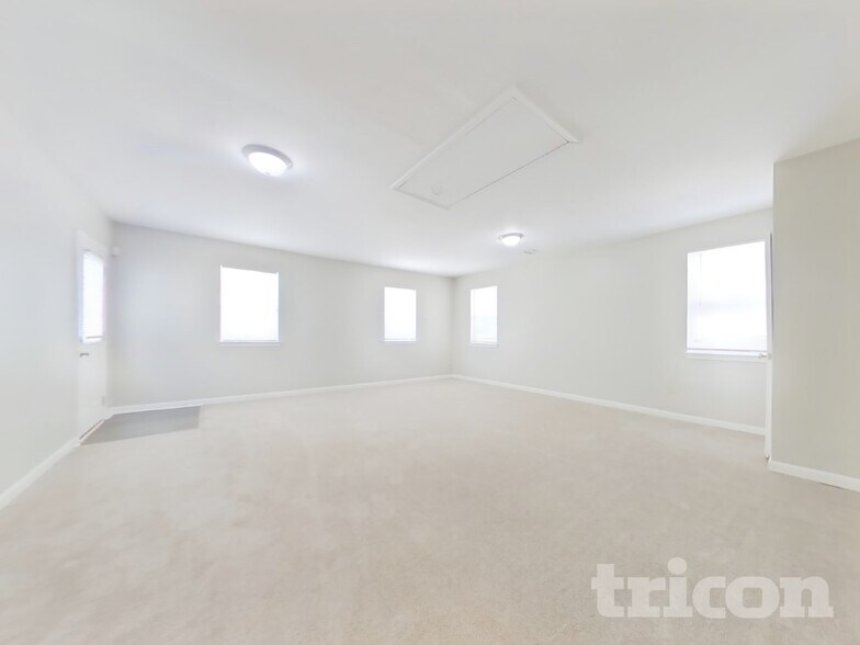 Building Photo - 510 Surveyor Walk