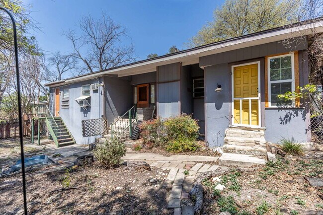 Building Photo - 426 W Woodlawn Ave