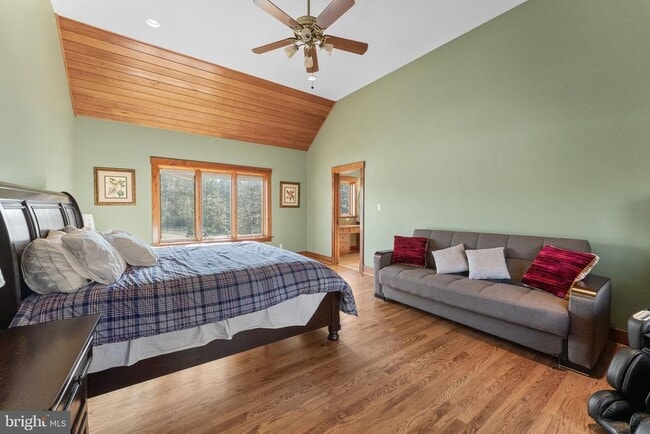 Building Photo - 3535 Meadow Rd