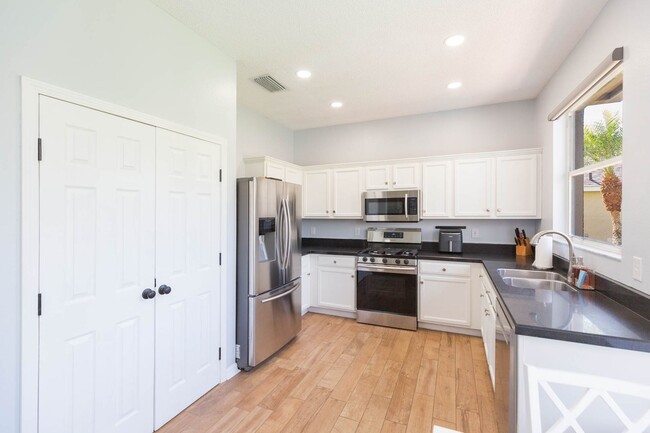 Building Photo - Wesley Chapel 4 Bed, 2.5 Baths + Loft, Poo...