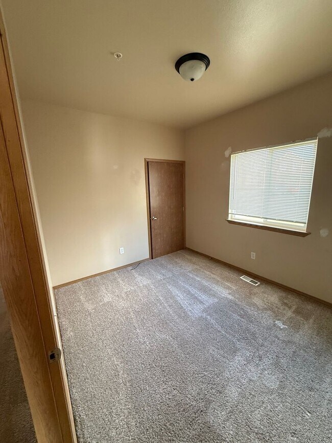 Building Photo - 3041 W Acarrera Ln