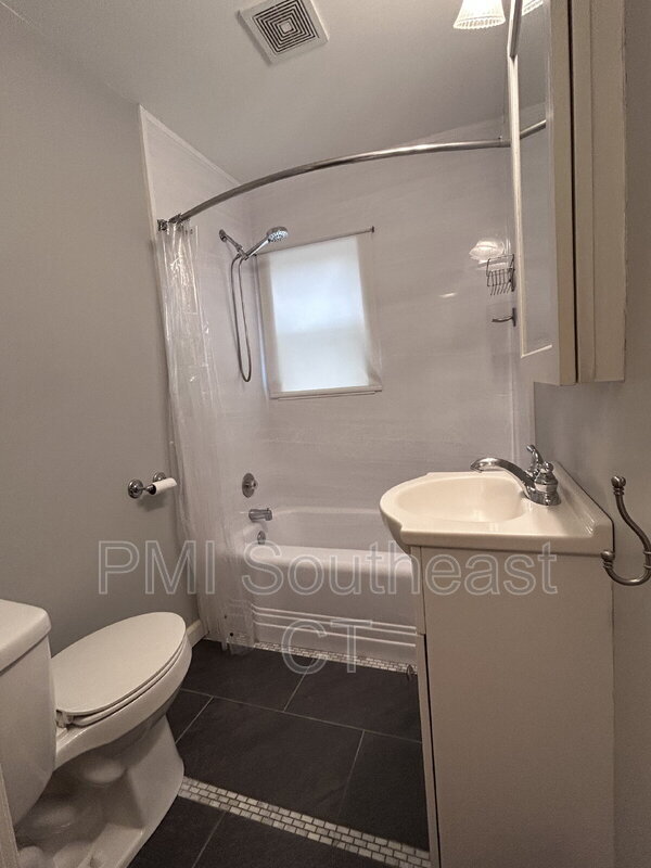 Building Photo - 44 Lathrop Rd