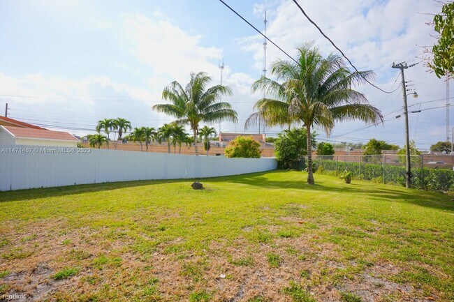 Building Photo - 3 br, 2 bath House - 135 NW 208th Street 135