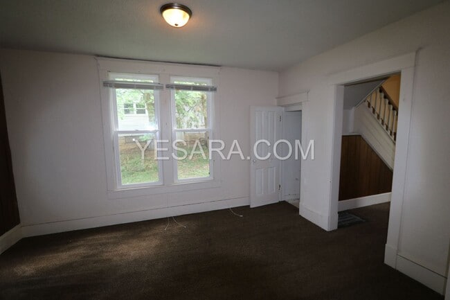 Building Photo - 2 Bedroom 2 Bath House