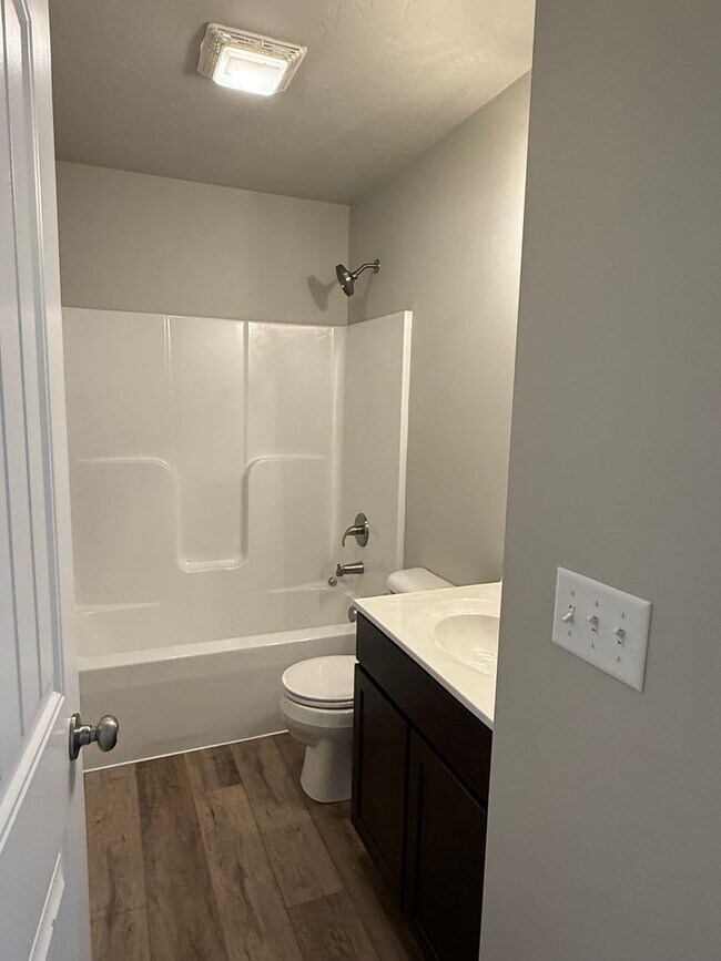 Building Photo - 3 Bedroom & 2.5 Bathroom Townhouse in Carlisle!