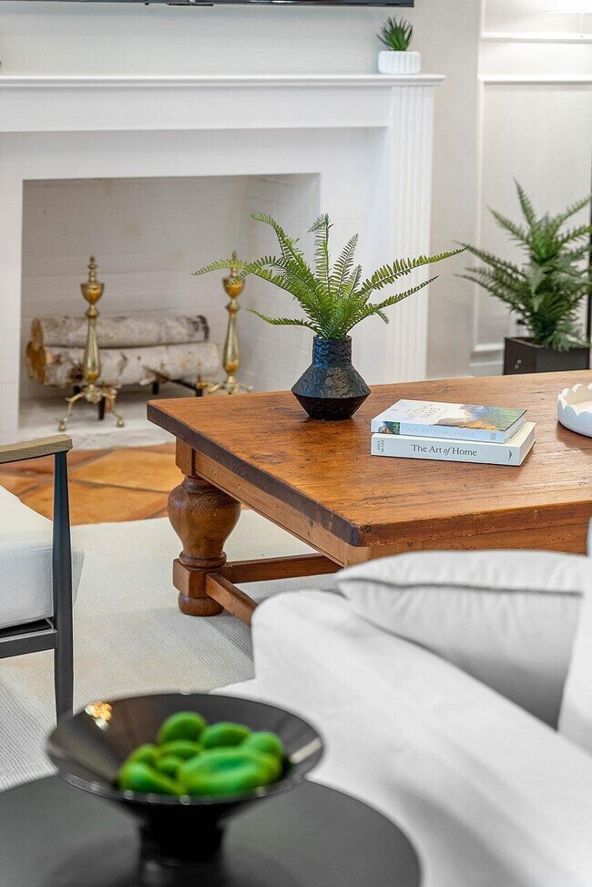 Building Photo - 18 Bristol Ln