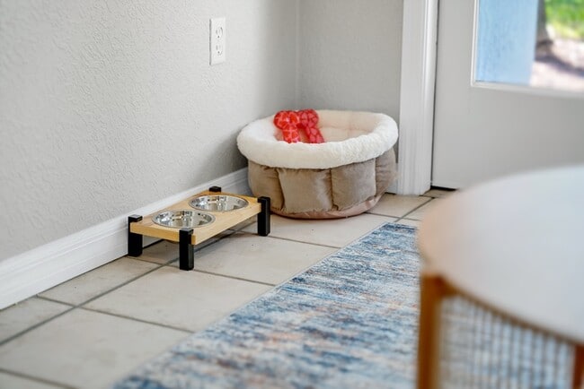 Building Photo - 2954 Sadina St