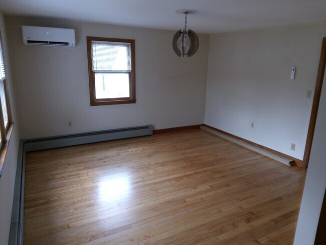 Building Photo - 121 King Philip Rd