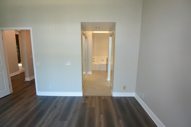 Building Photo - Beautiful Remodeled 2 Bed 2.5 Bath Condo in Pacific Ranch