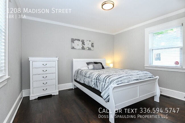 Building Photo - 1208 Madison St