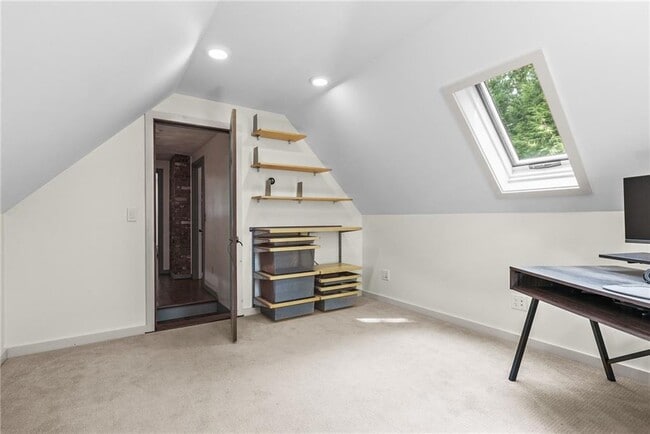 Building Photo - 6 Mary Ann Dr