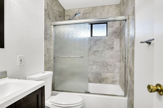 Building Photo - Great 3/2 in Crown Point!  Across from the street from bay access and available immediately!