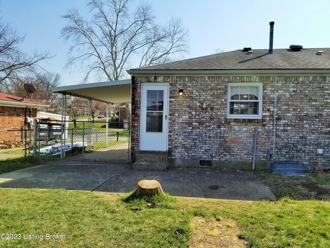 Building Photo - 9211 N Pirogue Ct