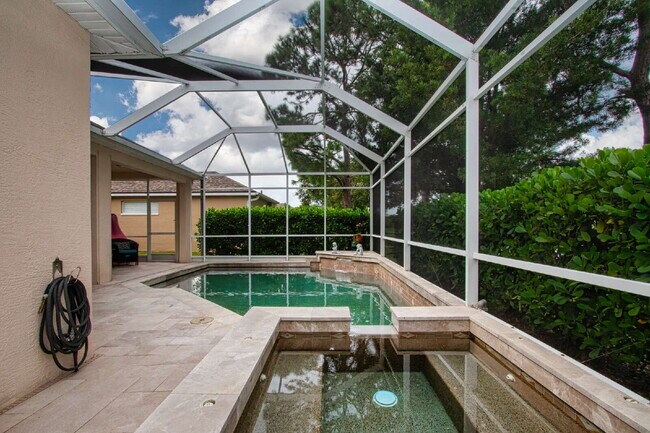 Building Photo - Luxurious 4-Bed Oasis with Outdoor Kitchen...