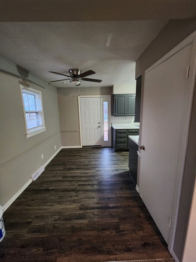 Building Photo - AVAILABLE NOW! Liberty Home 3 Bed 2 Bath 2...