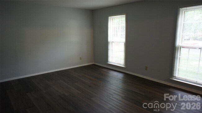 Building Photo - 10000 Ridgemore Dr