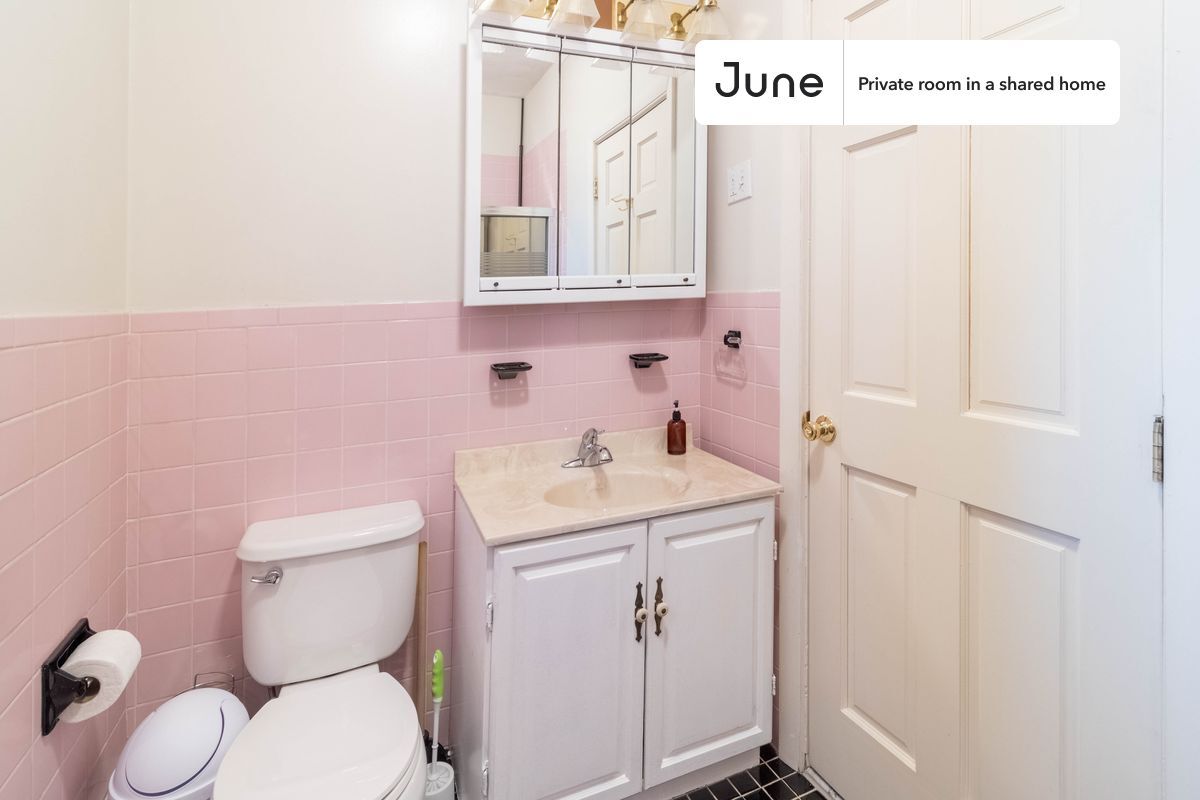 Building Photo - Room in Shared 3 bed/1 bath home