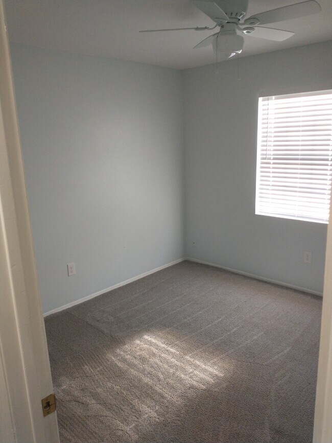 Building Photo - 1274 Schumann Dr