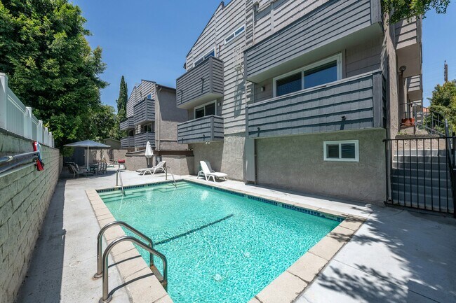 Building Photo - 12416 Magnolia Blvd