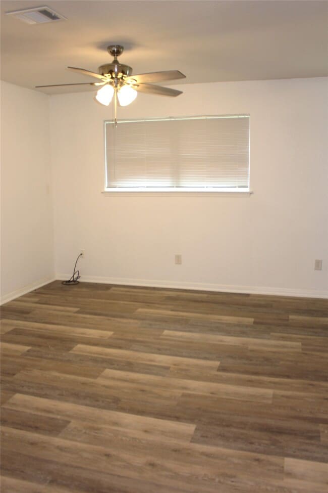 Building Photo - 1802 Sleepy Creek Way