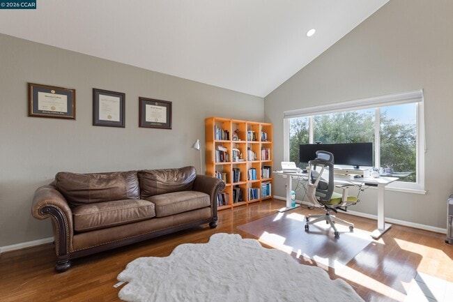 Building Photo - 342 Newcastle Ln