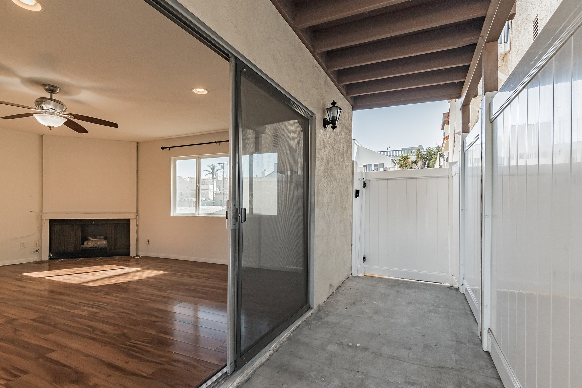 Private Side Yard - 851 Cypress Ave