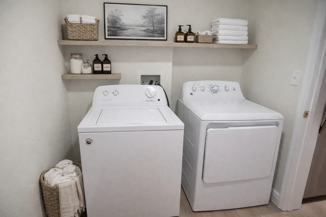 Building Photo - For Rent Beautiful  2/2 First Floor Condo at the Crest close to UCF and Valencia College !!!