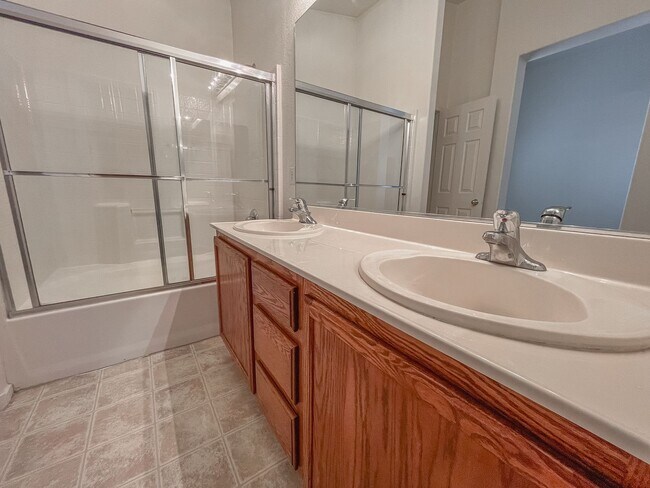 Building Photo - 6552 Playa De Carmen Way