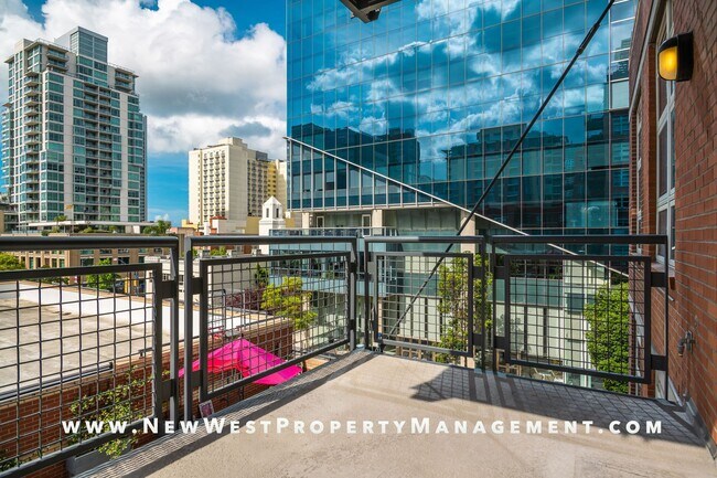 Building Photo - Modern East Village Loft at M2i, Small Pet OK! Available Now!