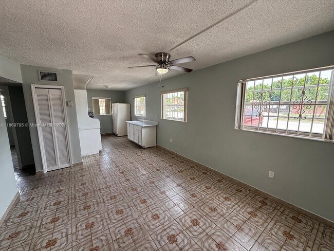 Building Photo - 1281 W 29th St