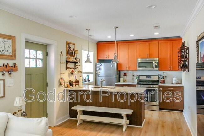 Building Photo - 907 Stiles St